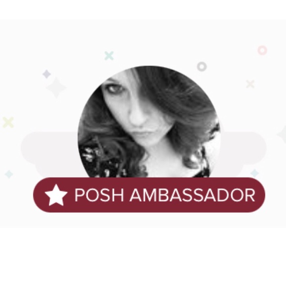 Meet your Posher, Melissa - Picture 1 of 10